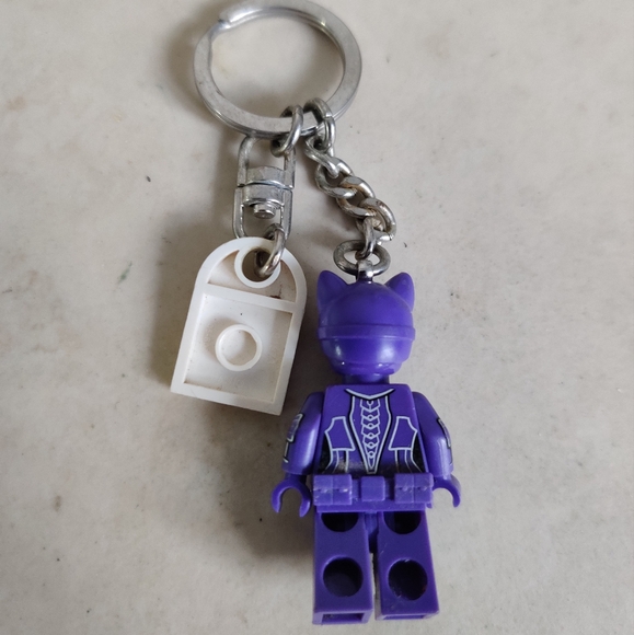 LEGO Catwoman From Batman Movie DC Superheroes Keychain Ring Holder - Picture 4 of 9